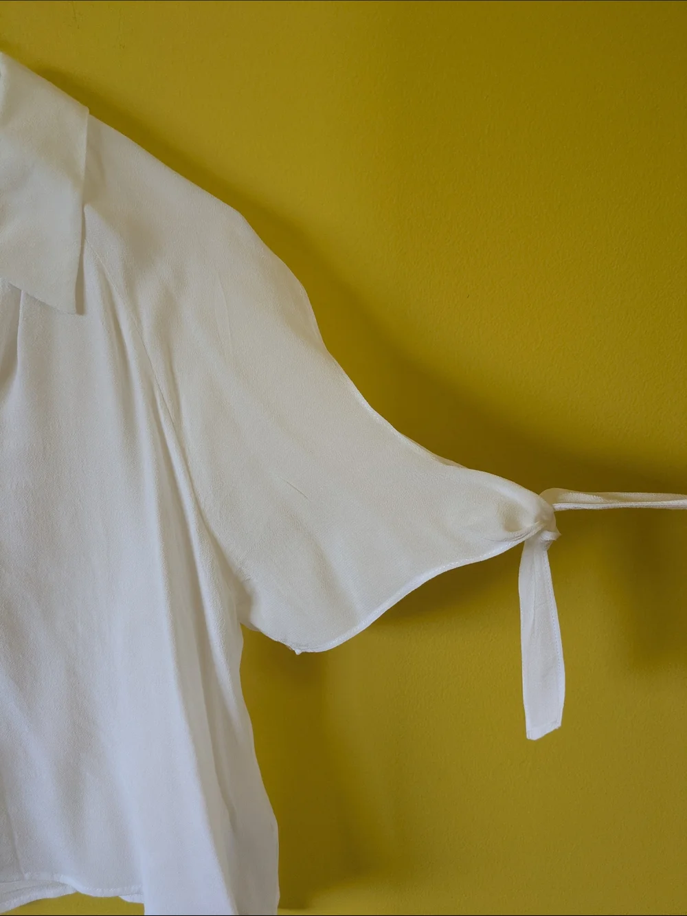 GUESS White Button-Front Short Sleeve Blouse - Picture 4 of 8